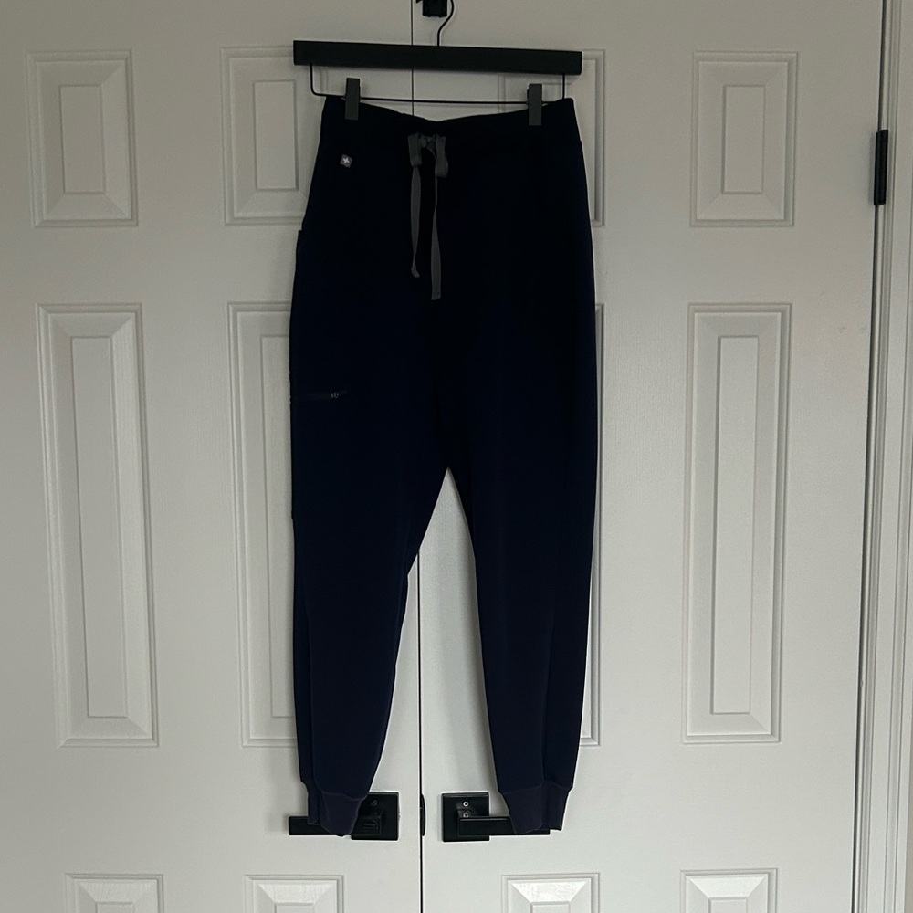 Women’s Navy Jogger Pants by Figs